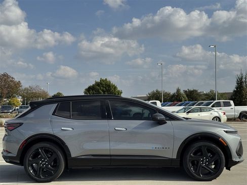 New 2026 Chevrolet Equinox EV RS image 3