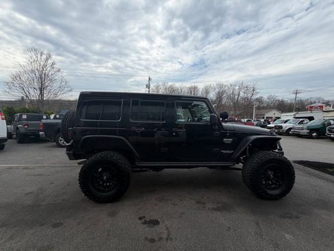 Used 2012 Jeep Wrangler Unlimited Rubicon AWD/4WD image 6