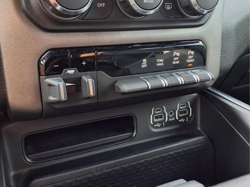 Used 2021 RAM 1500 Big Horn AWD/4WD image 9