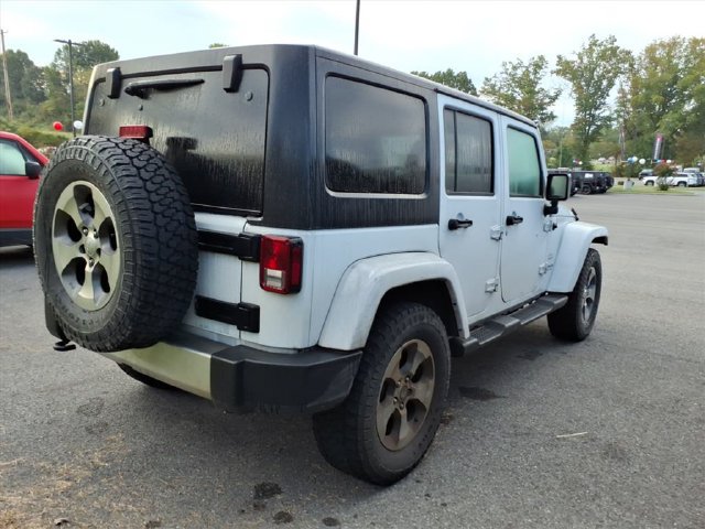 Used 2017 Jeep Wrangler Unlimited Sahara w/ Connectivity Group AWD/4WD image 9