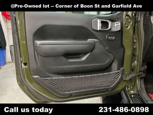 Used 2022 Jeep Gladiator Rubicon w/ Safety Group AWD/4WD image 15