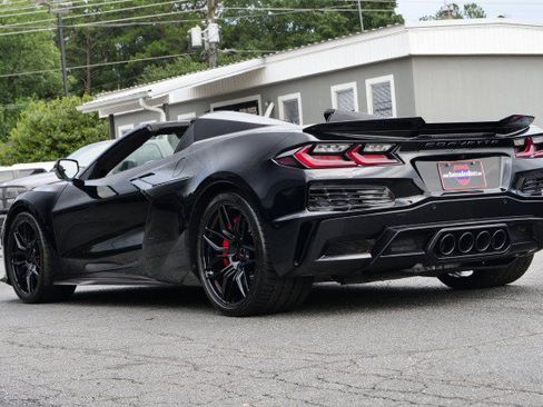 Used 2024 Chevrolet Corvette Z06 w/ Stealth Interior Trim Package RWD image 17