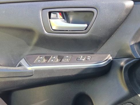 Used 2016 Toyota Camry SE FWD image 27