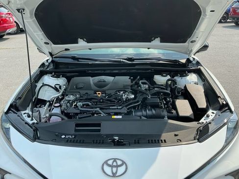 Used 2025 Toyota Camry SE w/ Convenience Package FWD image 20