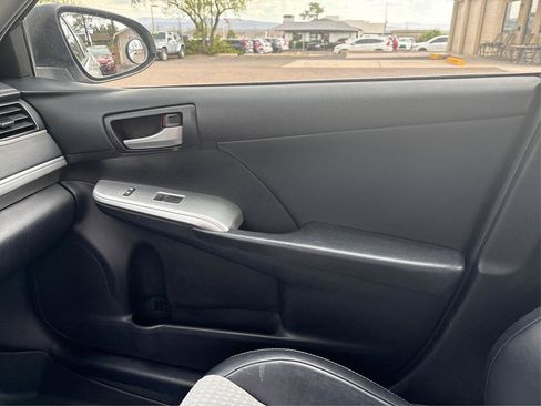 Used 2014 Toyota Camry SE FWD image 17