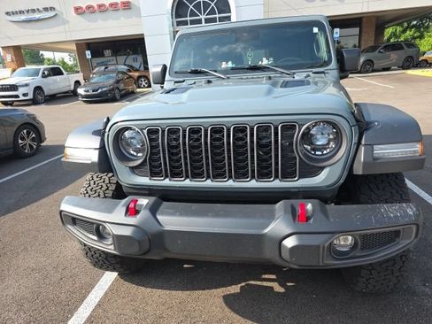 Used 2024 Jeep Wrangler Unlimited Rubicon w/ Convenience Group AWD/4WD image 6