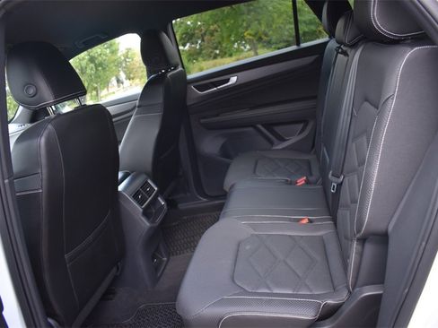 Used 2024 Volkswagen Atlas Cross Sport SE image 21