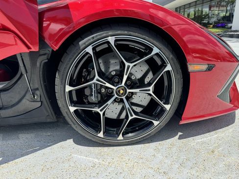 Used 2025 Lamborghini Revuelto AWD/4WD image 28