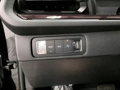 Used 2025 Chevrolet Traverse Z71 AWD/4WD image 40