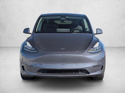 Used 2023 Tesla Model Y Long Range AWD/4WD image 2