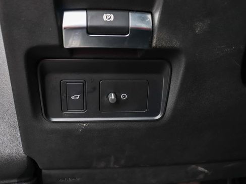 Used 2020 Land Rover Discovery Sport S image 23