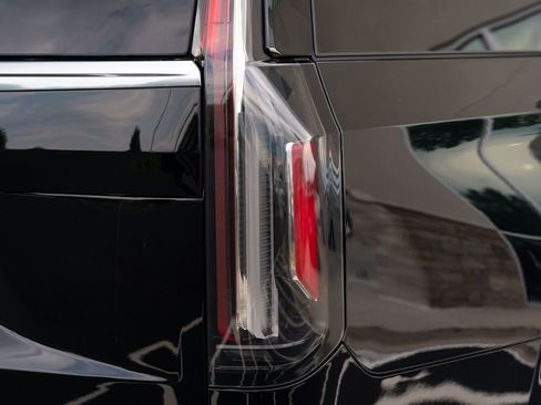 Used 2022 Cadillac Escalade ESV Premium Luxury AWD/4WD image 12