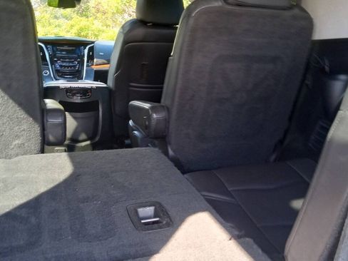 Used 2019 Cadillac Escalade Luxury AWD/4WD image 19