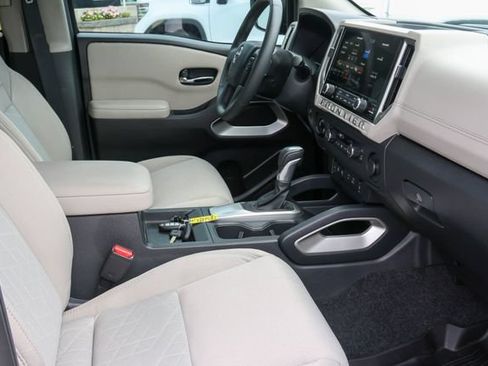 Used 2025 Nissan Frontier SV w/ SV Convenience Package AWD/4WD image 16