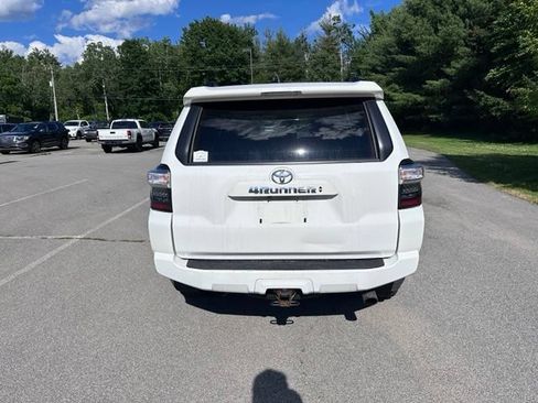 Used 2022 Toyota 4Runner SR5 Premium w/ Moonroof Package AWD/4WD image 4