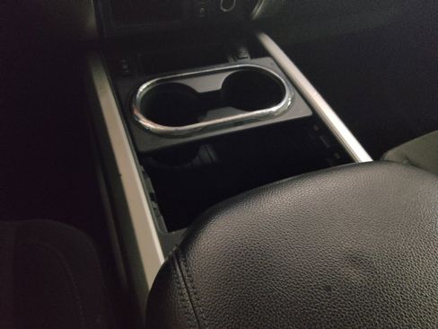 Used 2017 Nissan Titan SV RWD image 26