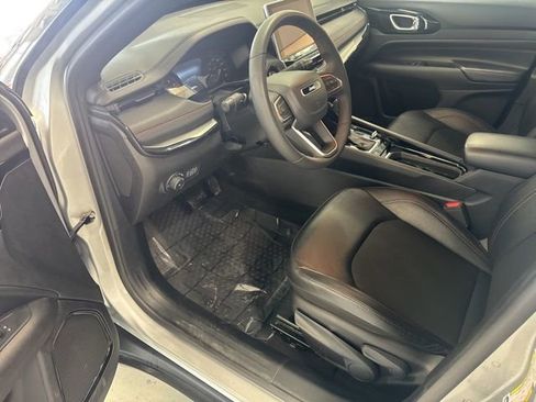 Used 2025 Jeep Compass Trailhawk image 14