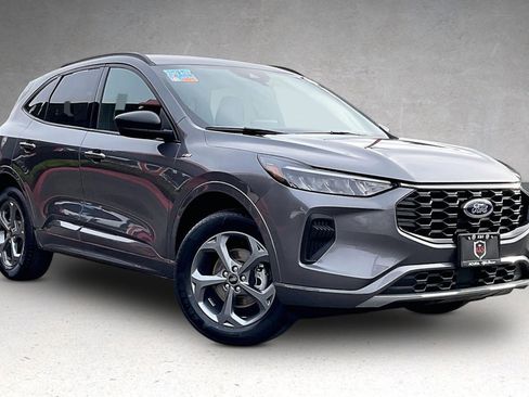 Used 2024 Ford Escape ST-Line image 2