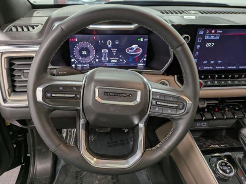 Used 2024 GMC Canyon Denali image 18