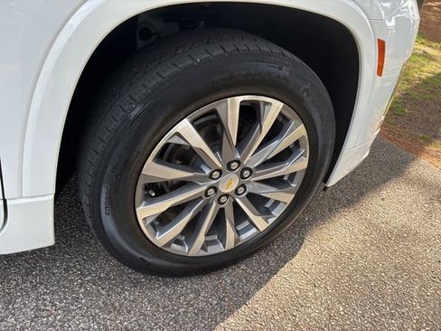 Used 2023 Chevrolet Traverse Premier image 16