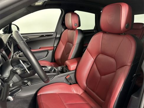 Certified 2022 Porsche Macan S image 5