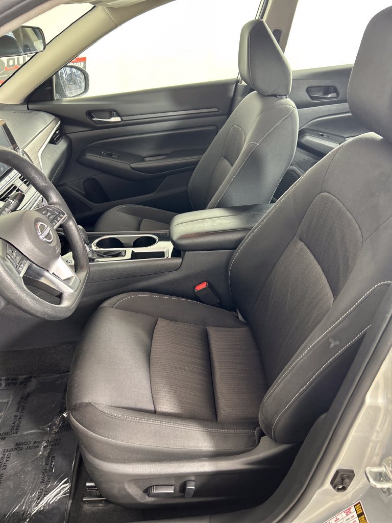 Used 2024 Nissan Altima 2.5 SV FWD image 12