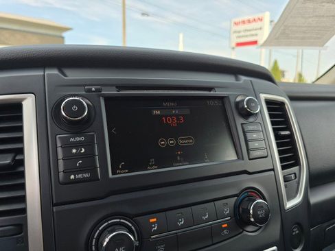 Used 2019 Nissan Titan S image 34