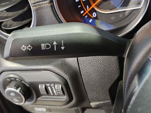 Used 2021 Jeep Gladiator Overland AWD/4WD image 12