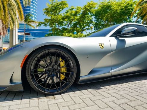 Used 2018 Ferrari 812 Superfast RWD image 8