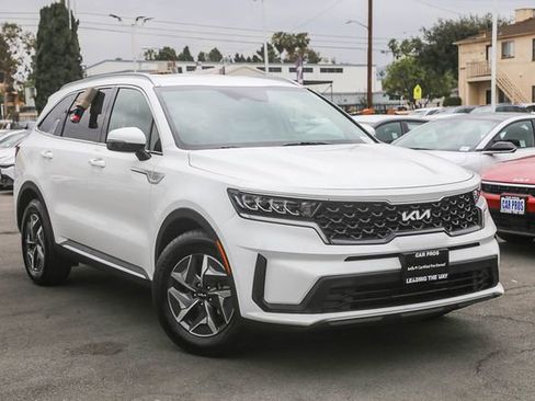 Certified 2022 Kia Sorento S image 2