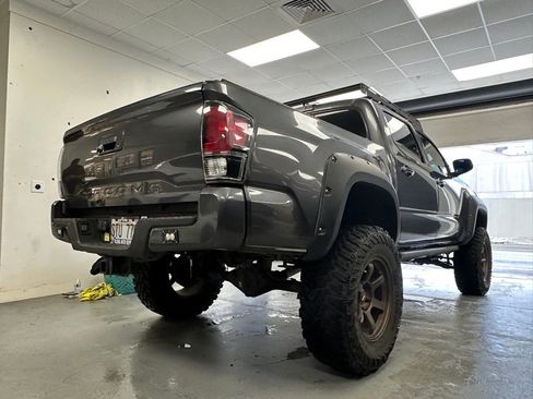 Used 2016 Toyota Tacoma TRD Sport image 3