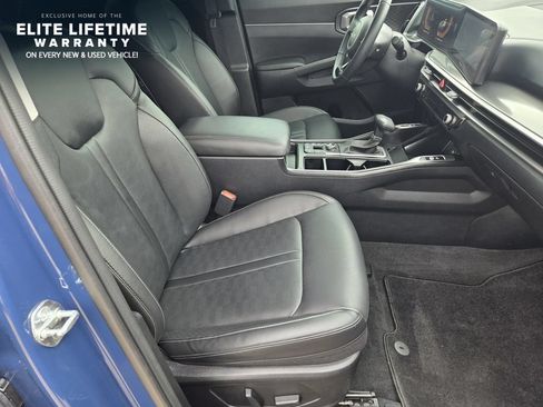 Certified 2025 Kia Sorento EX w/ Panoramic Sunroof Package FWD image 12