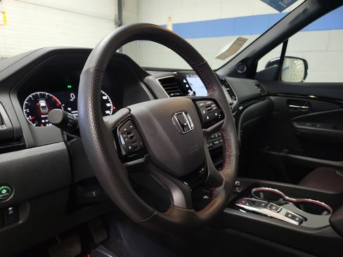 Certified 2025 Honda Ridgeline Black Edition image 16