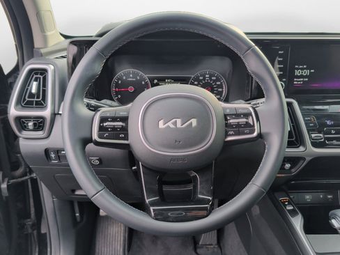 Used 2023 Kia Sorento S w/ Panoramic Sunroof Package image 12
