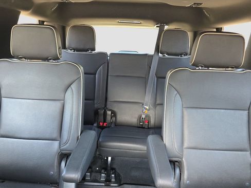 Used 2023 GMC Yukon SLT AWD/4WD image 12