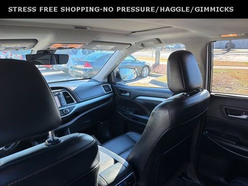 Used 2019 Toyota Highlander XLE image 27