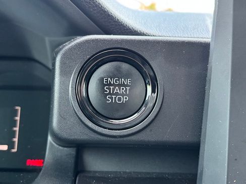 Used 2025 Toyota Tacoma SR5 AWD/4WD image 21