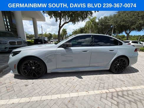 Used 2025 BMW M5 w/ Carbon Package AWD/4WD image 4