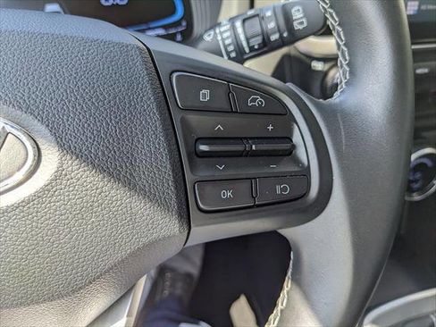 Used 2025 Hyundai Venue SEL FWD image 22