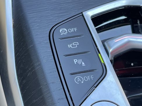 Used 2023 BMW 330i Sedan w/ Premium Package image 9