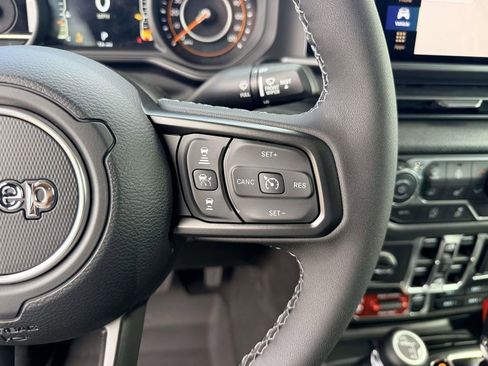 New 2026 Jeep Gladiator Sport AWD/4WD image 17