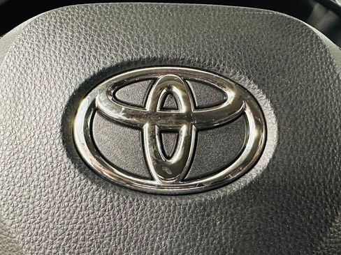 Used 2019 Toyota RAV4 LE w/ Carpet Mat Package AWD/4WD image 17