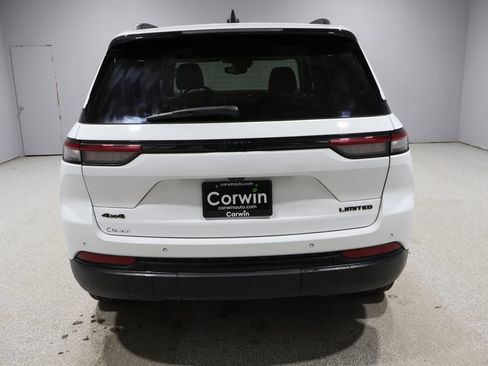 Certified 2023 Jeep Grand Cherokee Limited w/ Black Appearance Package AWD/4WD image 3