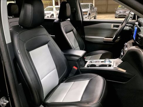 Certified 2023 Ford Explorer XLT w/ Equipment Group 202A AWD/4WD image 7