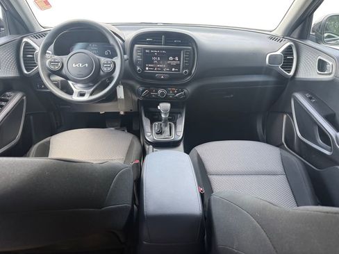 Used 2025 Kia Soul LX w/ LX Technology Package FWD image 10