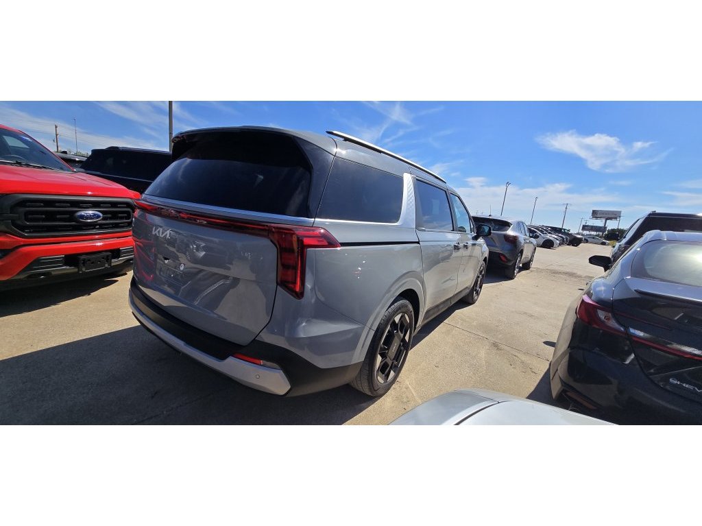 Used 2025 Kia Carnival EX FWD image 2