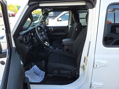 Used 2021 Jeep Wrangler Unlimited Sahara image 16