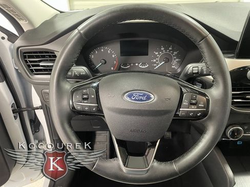 Used 2022 Ford Escape SE w/ SE Sport Appearance Package image 14