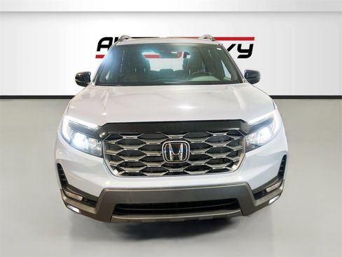 Used 2025 Honda Passport TrailSport image 2