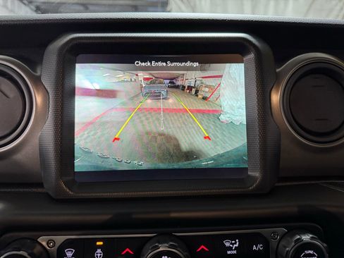 Used 2023 Jeep Wrangler Unlimited w/ Cold Weather Group image 18